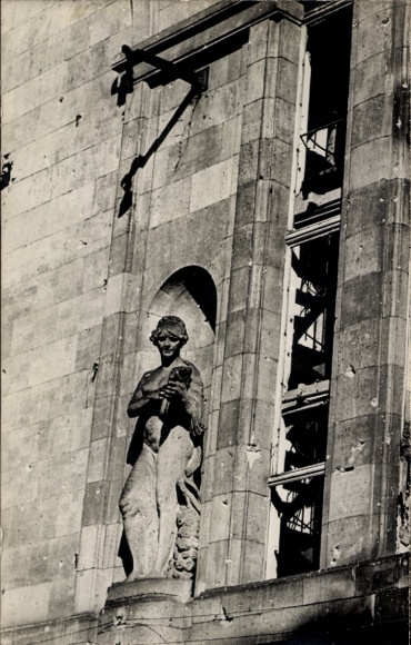 Photo Berlin Schöneberg, Theater, Nürnberger Straße, war damage WWII, sculpture on the facade