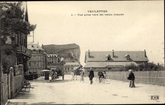 Postcard Veulettes sur Mer Seine Maritime, vue prize vers les bains chauds