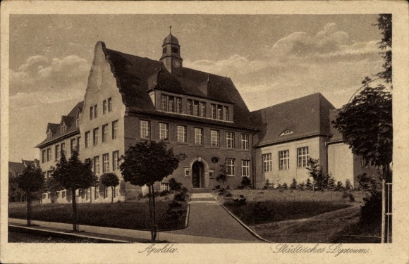 Postcard Apolda in Thuringia, Municipal Lyceum, building with towers, garden