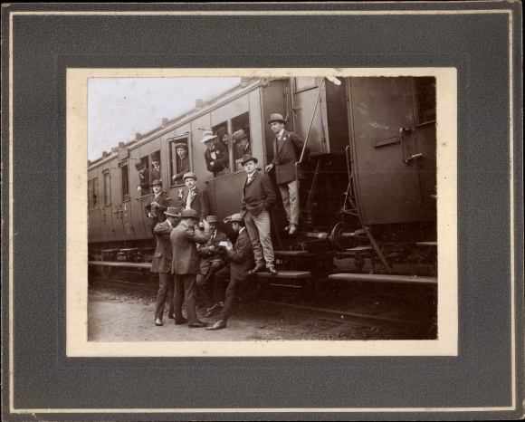Foto Stadtroda in Thüringen, Eisenbahnwaggon, Männer