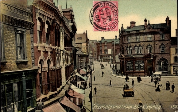 Ak Hanley West Midlands, Piccadilly und Crown Bank,  Stadtansicht, Menschen, Fahrzeuge