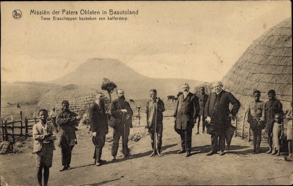 Ak Basutoland Lesotho, Mission der Paters Oblaten, Twee Bisschoppen bezoeken een kafferdorp