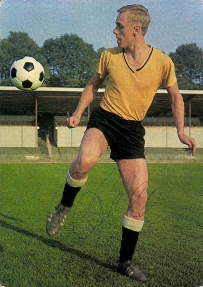 Postcard football player Siegfried Held with football, Borussia Dortmund, Aral trading card, autograph