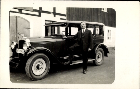 Photo Postcard Frankenthal in the Lausitz Saxony, automobile, man in suit