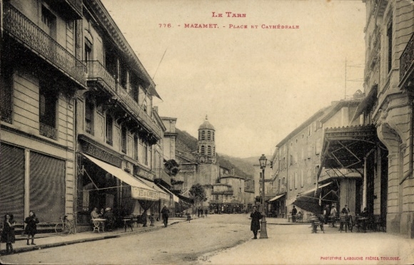 Postcard Mazamet Tarn, street with buildings, square, cathedral, inscription in French