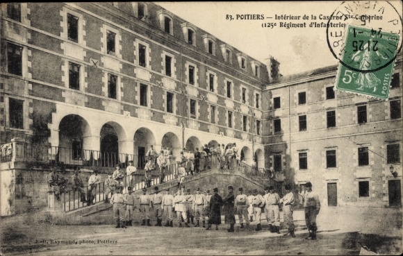 Ak Poitiers Vienne, Interieur de la Caserne Sainte Catherine, 125e Regiment d'Infanterie