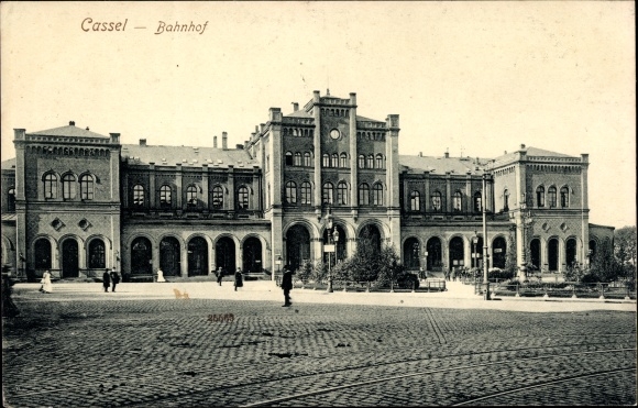 Ak Kassel in Hessen, Bahnhof von der Straßenseite, Vorplatz