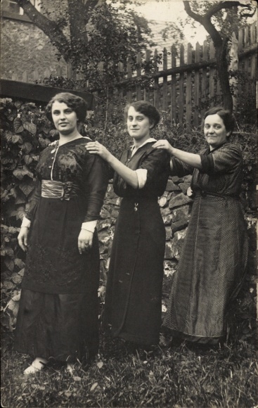 Ak Colditz in Sachsen, Drei Frauen, Portrait