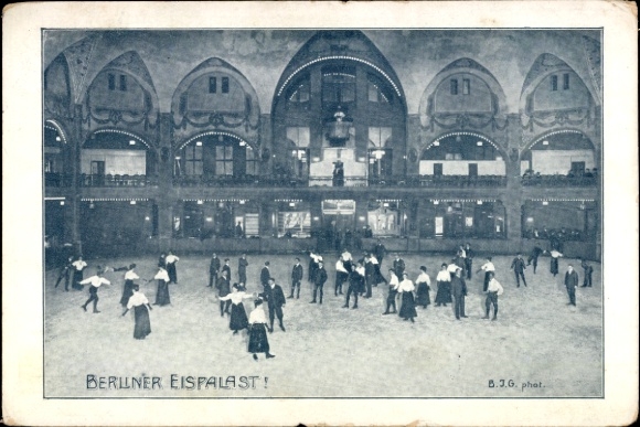 Postcard Berlin Schöneberg, Berlin Ice Palace, interior view