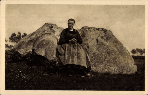 PC Locronan Finistère, woman in Breton costume