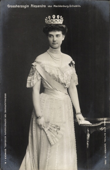 Ak Großherzogin Alexandra von Mecklenburg Schwerin, Krone, Fächer