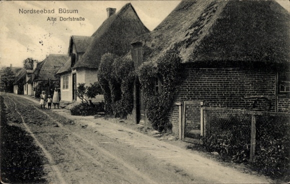 Ak Büsum Sleeswijk Holstein, Alte Dorfstraße, woonhuizen met rieten daken