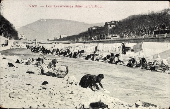 KP Nice Nice Alpes Maritimes, kobiety piorące ubrania nad rzeką
