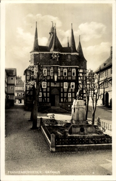 Postcard Frankenberg an der Eder Hessen, Town Hall, Monument
