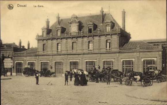 Postcard Douai Nord, La Gare, train station, street side