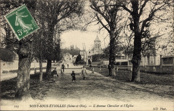 CPA Soisy sous Étiolles Soisy-sur-Seine Essonne, L'Avenue Chevalier et l'Eglise
