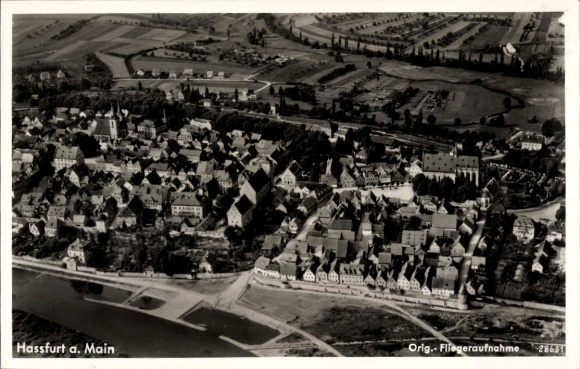 Ak Haßfurt Unterfranken Bayern, Fliegeraufnahme, Stadtpanorama