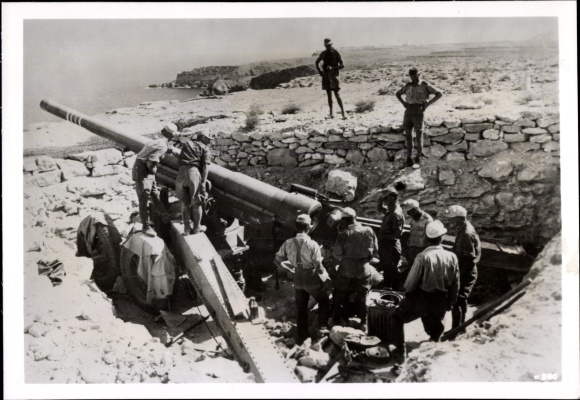 Photo Hoffmann, Heinrich, Bardia Libya, captured coastal artillery, Dec. 1941, Wehrmacht, Afrika Korps