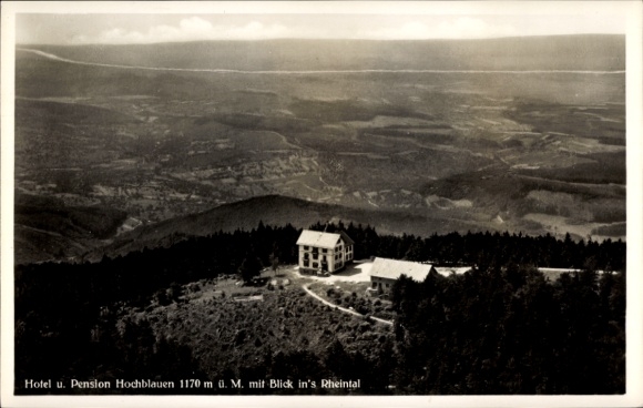 Ak Blauen Badenweiler im Schwarzwald, Fliegeraufnahme, Hotel und Pension Hochblauen, Rheintal