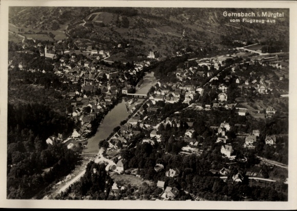 Ak Gernsbach im Murgtal Schwarzwald, Luftbild von  Murgtal, Fluss, Gebäude, echte Photographie