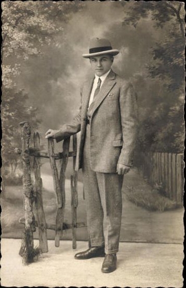 10 old photo PC men, various motifs