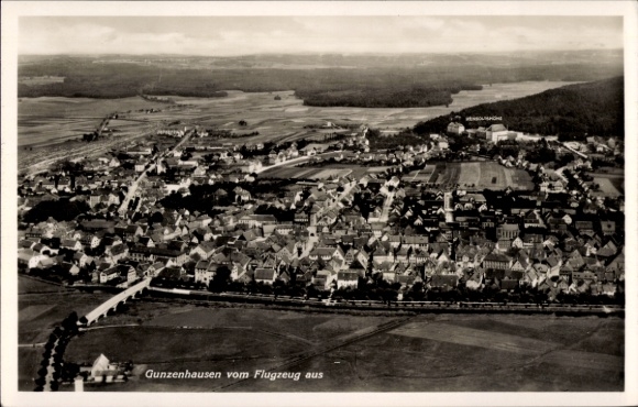 Ak Gunzenhausen in Mittelfranken, Luftaufnahme von  Häuser, Felder, Flugzeugansicht