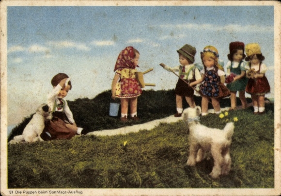 Postcard Käthe Kruse dolls, on a Sunday outing, stuffed dogs