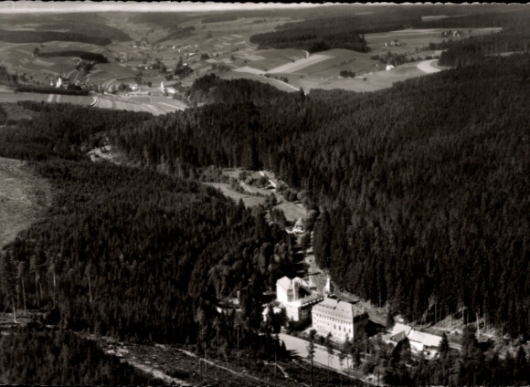 Ak Kirnach Sankt Georgen im Schwarzwald, Fliegeraufnahme, Heimschule der Schulbrüder Maria Tann