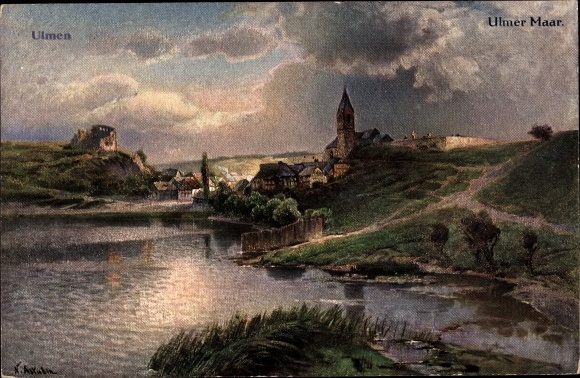 Ak Ulmen in de Eifel, uitzicht op de stad, Ulmer Maar, kerk