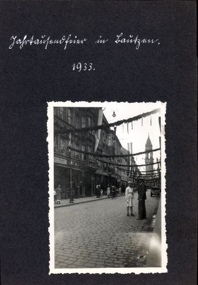 Foto Bautzen in der Oberlausitz, Jahrtausendfeier 1933, geschmückte Straße