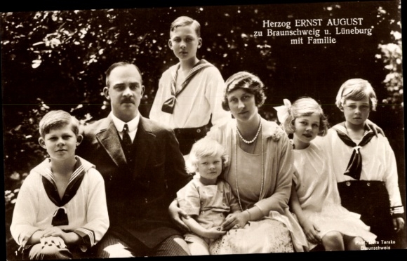 Ak Herzog Ernst August von Braunschweig mit Familie, Victoria Luise, Kinder