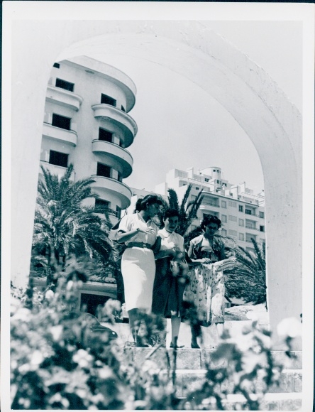 Photo film scene Tanger, the city with two faces, women, Germany 1952, Jordan J. von Boyadjieff