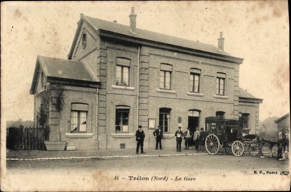 Postcard Trelon Nord, train station, carriage