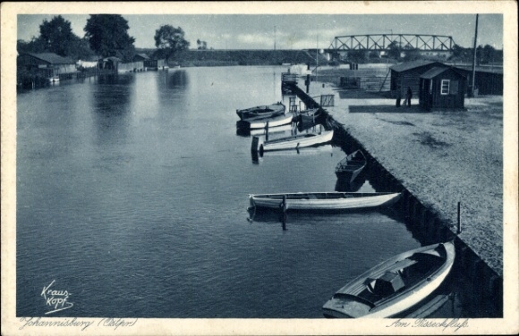 Ak Pisz Johannisburg Ostpreußen, Pisseckfluss, Boote, Brücke