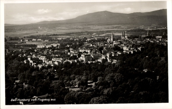 Ak Bad Homburg vor der Höhe Hessen, Luftaufnahme von  malerische Landschaft, Stadtansicht
