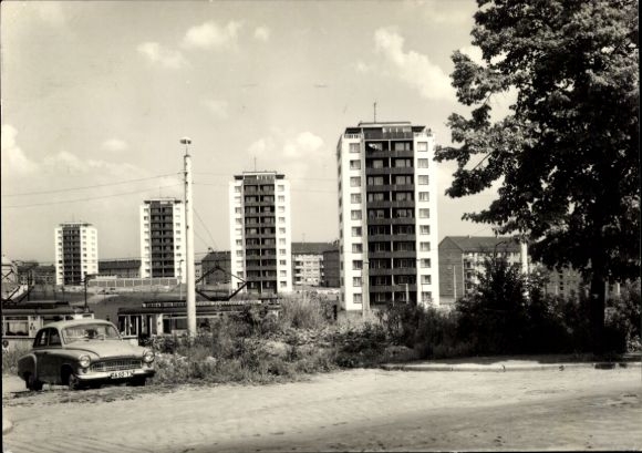 Postcard Plauen in Vogtland, high-rise buildings at the Upper Station, GAZ M 21 Volga
