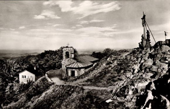 Postcard Hofbieber in the Rhön, Milseburg, chapel with cross group, shelter