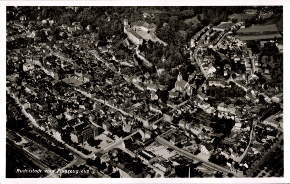 Ak Rudolstadt in Thüringen, Luftaufnahme von  Stadtansicht, Fotografie, Schwarz-Weiß