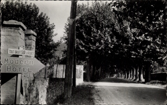 Postcard Volonne Alpes de Haute Provence, Route Napoleon, Le Boulevard Jacques Paulon