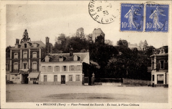 CPA Brionne Eure, Place Frémond des Essards, En Baut, le Vieux Château