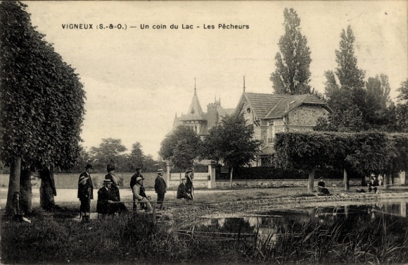 Ak Vigneux sur Seine Essonne, Landschaft mit See, Angelplatz, Gebäude, Bäume, Menschen am Wasser