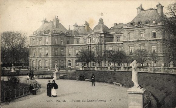 Ansichtkaart Paris VI Luxemburg, Palais du Luxembourg, CLC, standbeeld op de voorgrond, parklandschap