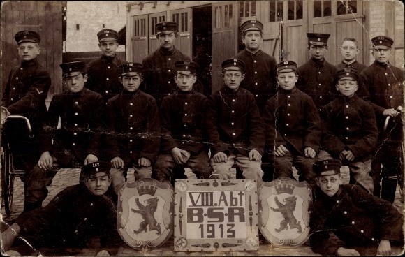 Photo PC Berlin, VIII. Department BSR 1913, boys in uniforms, city cleaning?