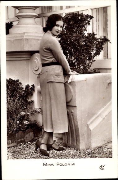 Postcard Miss Polonia, portrait
