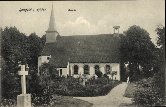 Postcard Reinfeld in Schleswig Holstein, view of the church, cemetery