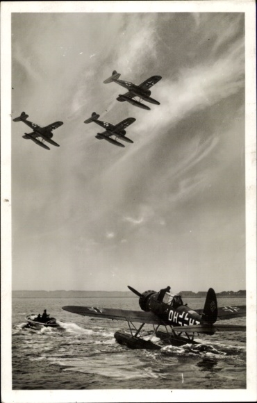 Postcard Borderkunder Arado Ar 196, seaplane, military aircraft in flight formation, Luftwaffe