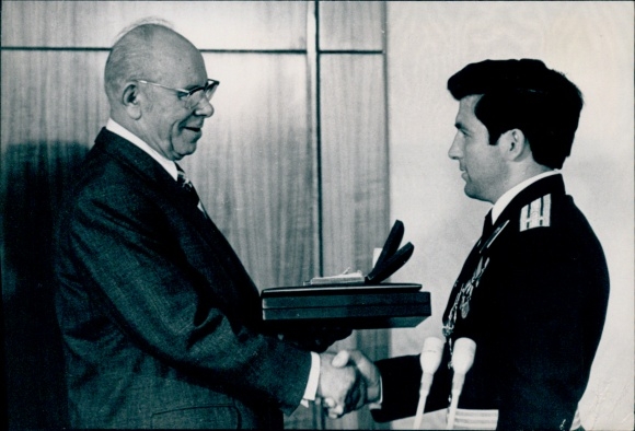 Photo award of Soviet cosmonauts, Pyotr Ilyich Klimuk, 1975