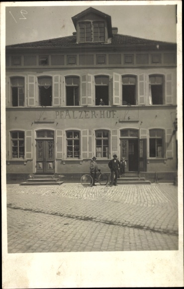 foto Ak Weisenheim am Sand Pfalz, Hof van de Pfalz