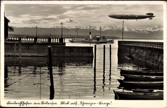 Friedrichshafen aan het Bodenmeer, uitzicht op het luchtschip Zeppelin en de Zwitserse bergen