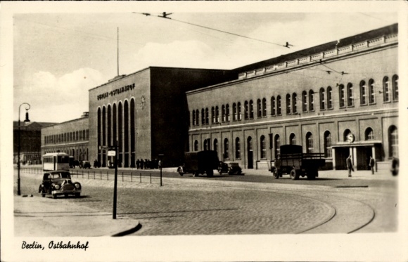 Ak Berlin Friedrichshain, Ostbahnhof, Straßenseite, LKW